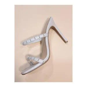 A Heel with Pizzaz in Ivory