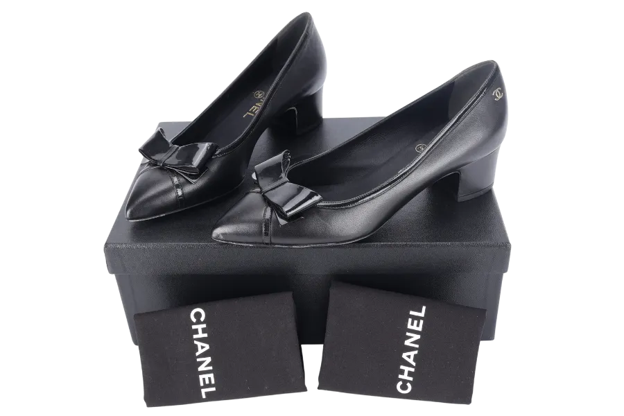 CHANEL BLACK LEATHER BOW CC PUMPS SIZE 36C WITH DUST COVER AND BOX