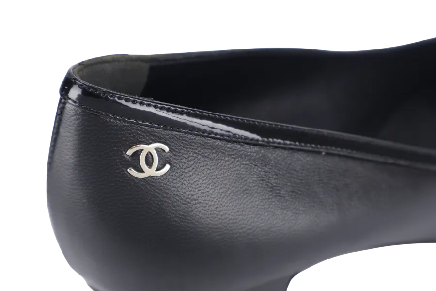 CHANEL BLACK LEATHER BOW CC PUMPS SIZE 36C WITH DUST COVER AND BOX
