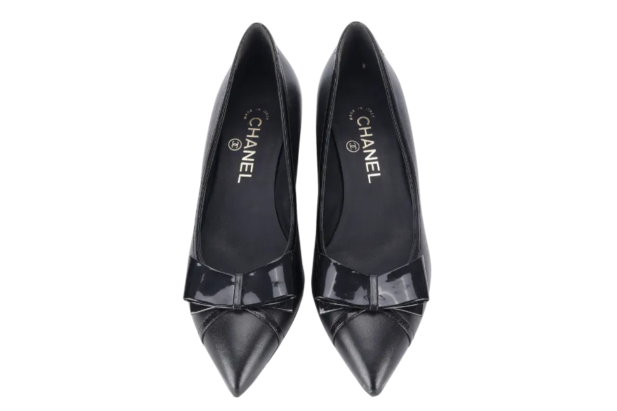 CHANEL BLACK LEATHER BOW CC PUMPS SIZE 36C WITH DUST COVER AND BOX