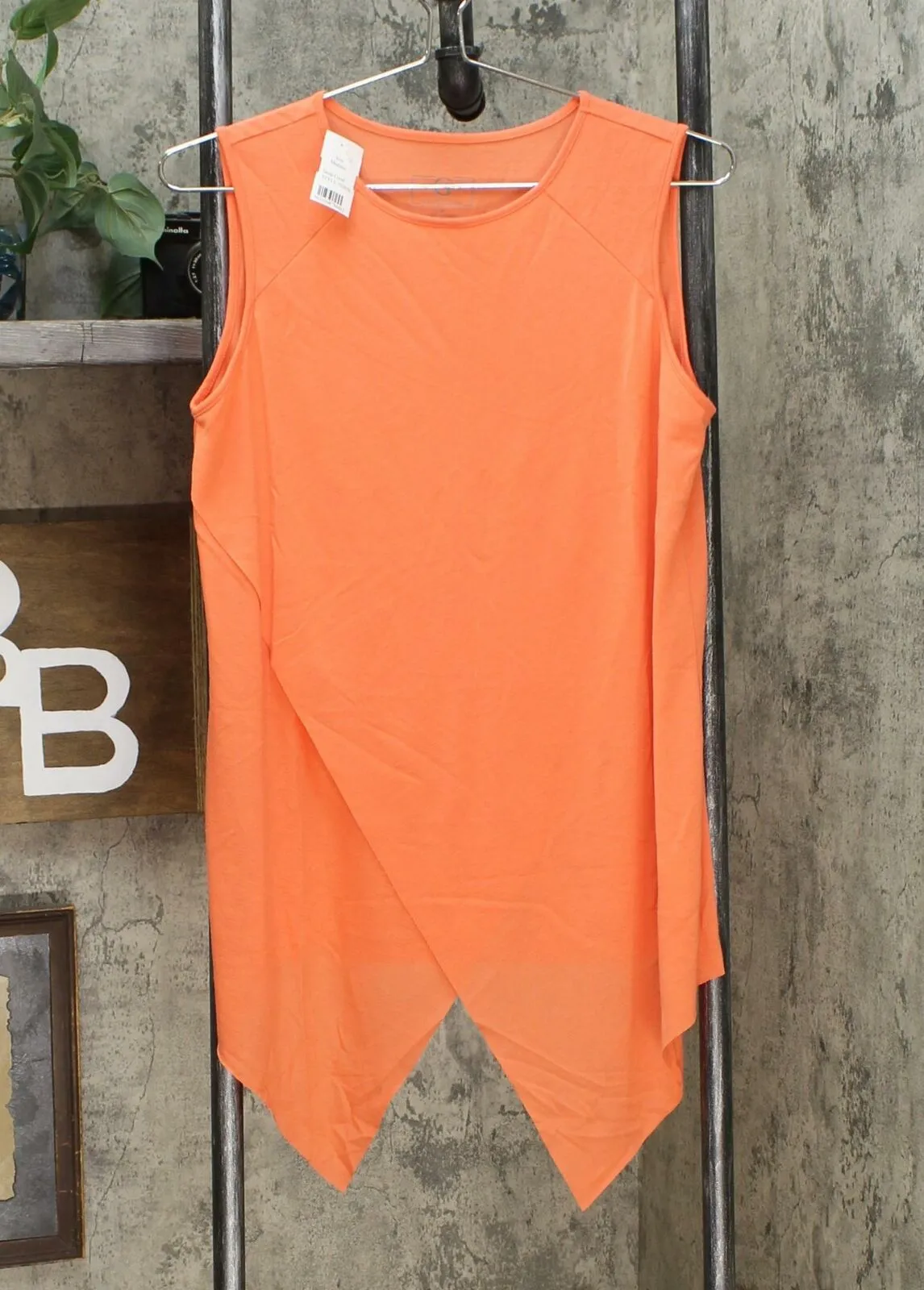 G by Giuliana Women's Asymmetric Hem Tank Top