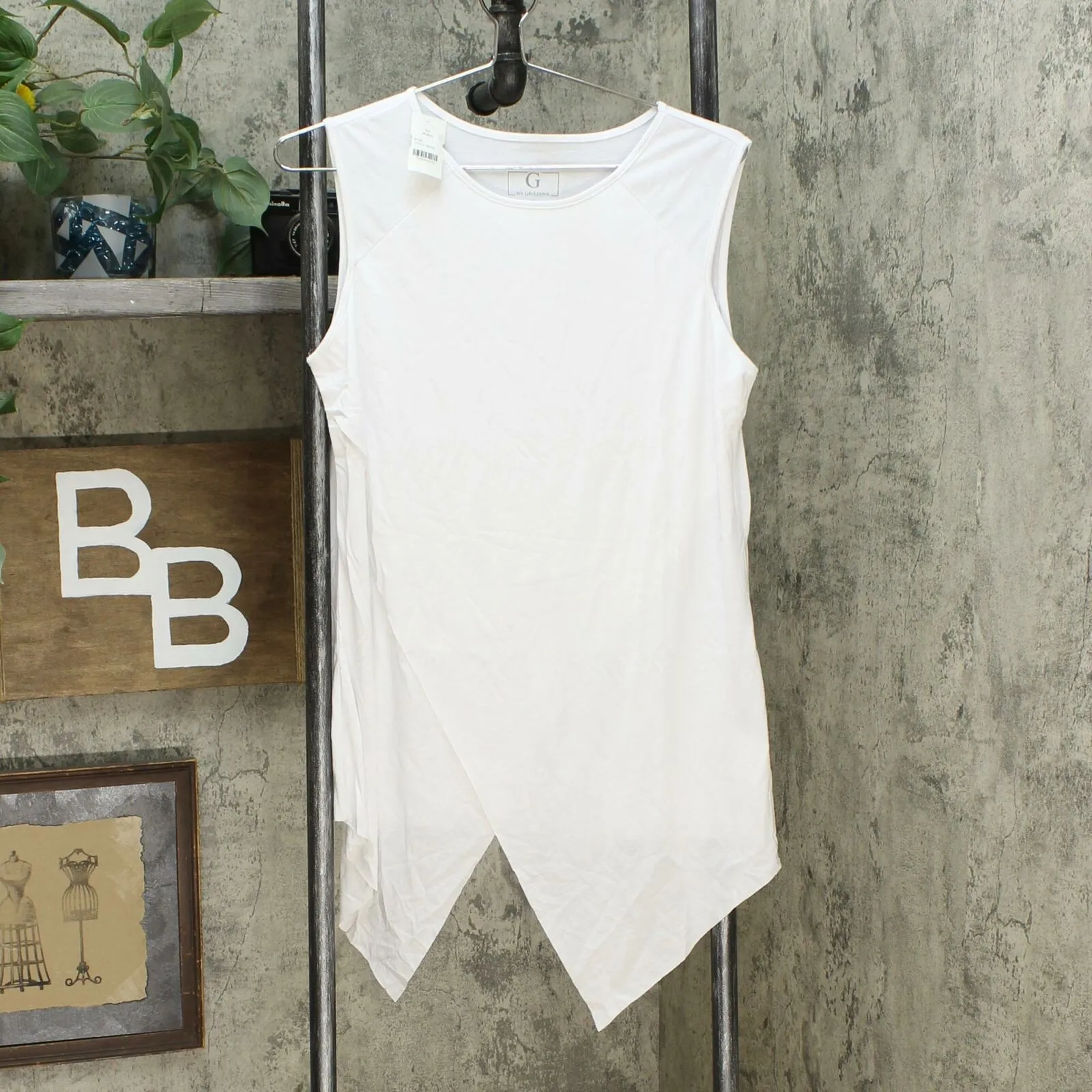 G by Giuliana Women's Asymmetric Hem Tank Top
