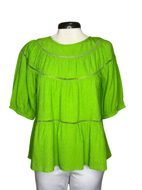 Grass Trim Tiered Swing Top