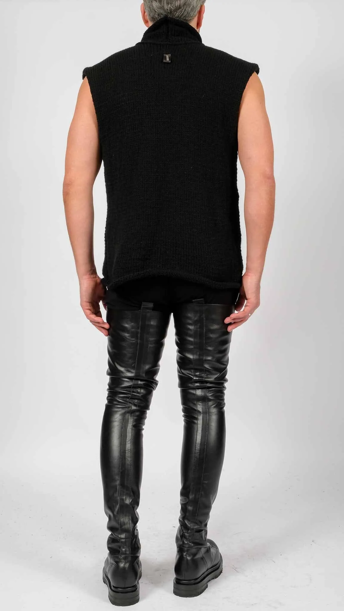 Knitted Sleeveless Turtleneck