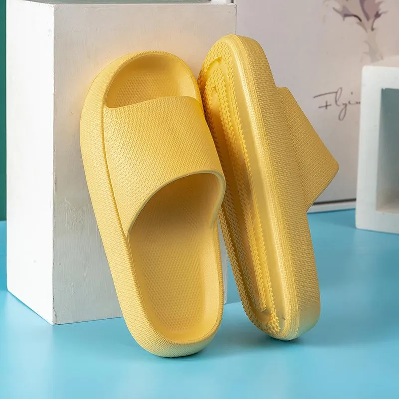 Men's and Women's Same EVA Slippers Summer Home Bathroom Non-slip Couple Thick-soled Slippers Stepp on Shit Flip Flops Men's Outdoor Slippers