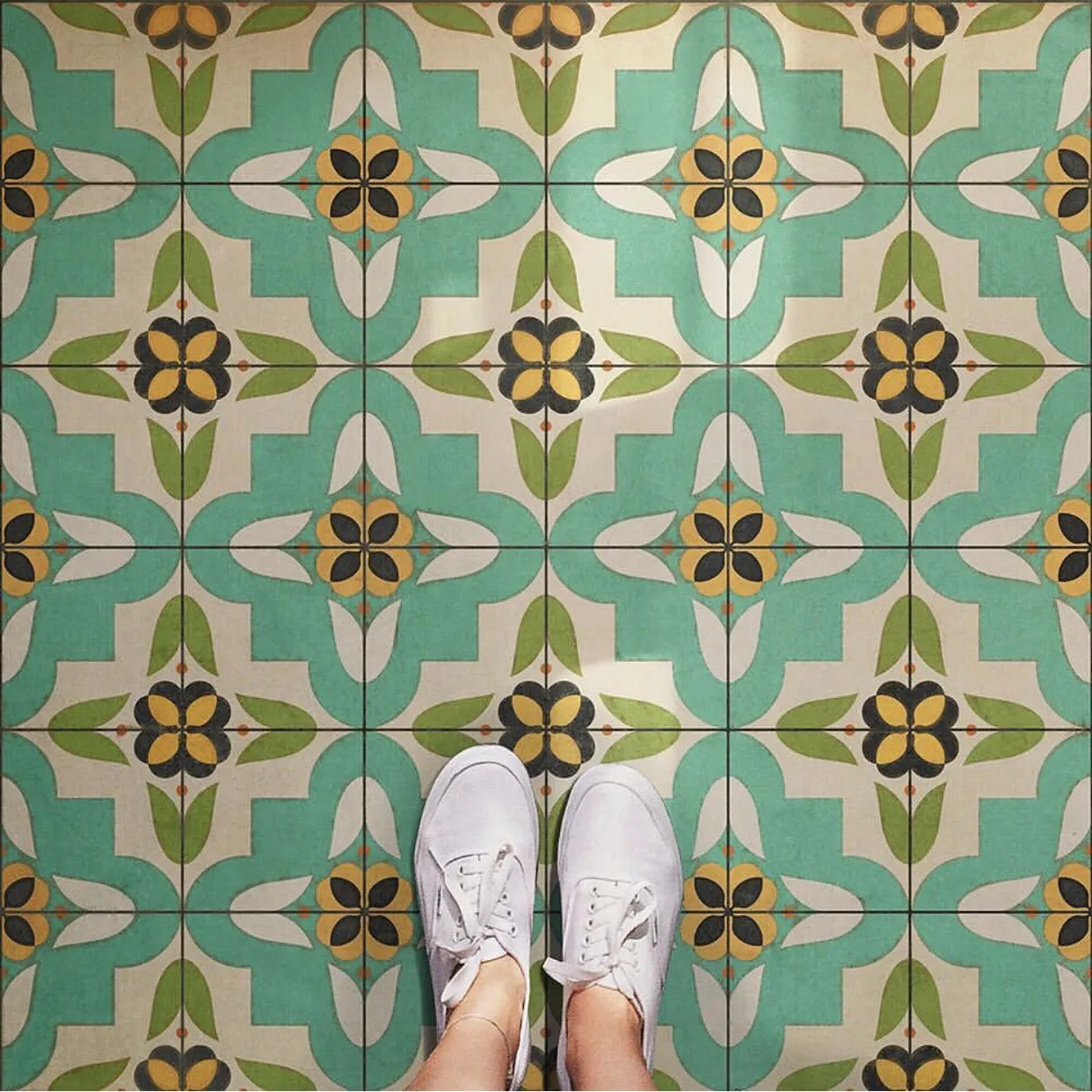 Pattern 33 "I Am Not A Bumblebee" Vinyl Floorcloth - Spicher & Co.